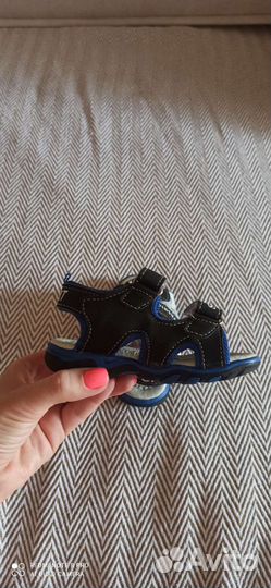 Сандали новые