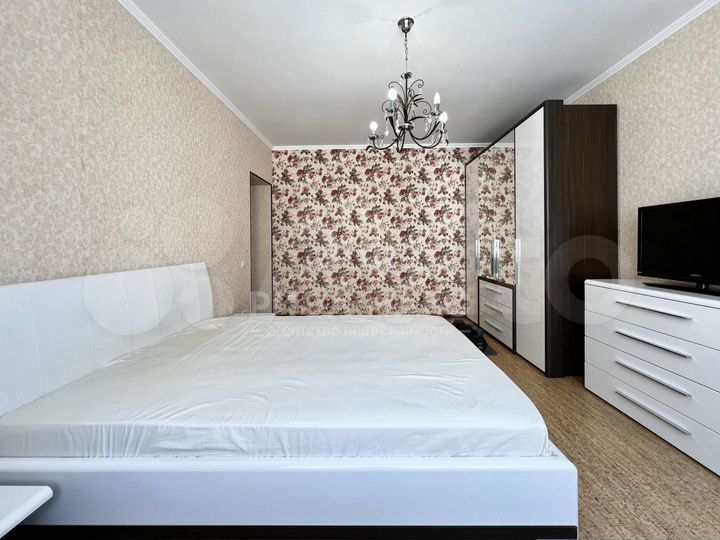 2-к. квартира, 72 м², 8/10 эт.