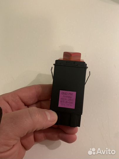 Указатель (кнопка) аварийной сигнализации