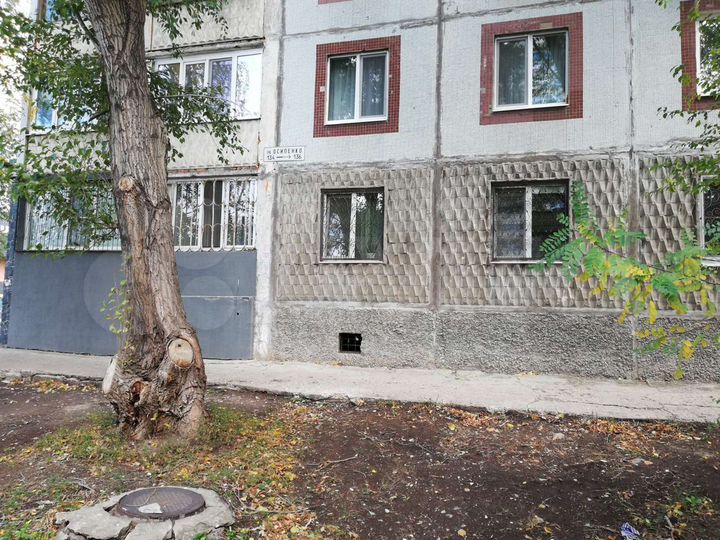 2-к. квартира, 51 м², 1/12 эт.