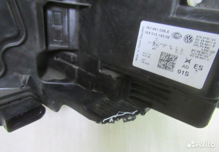 Фара правая LED Volkswagen Touareg 3 oem 761941036a (слом.все крепл)(трещина на стекле)