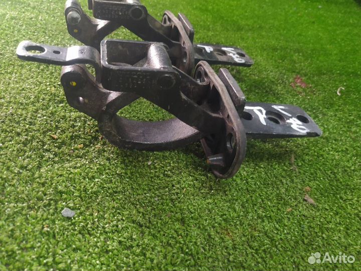 Петли багажника Volvo V70