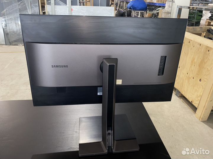 Монитор Samsung 32 дюйма