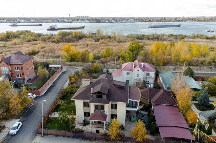 Дом 335,4 м² на участке 6 сот.