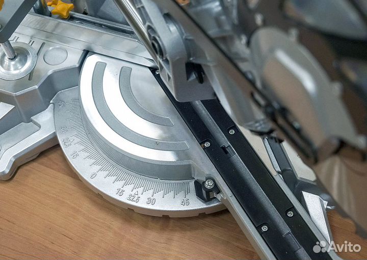 Пила торцово-усовочная Энкор Корвет 8-310С