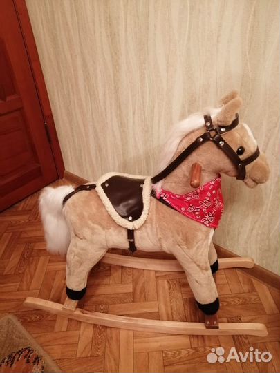 Игрушка. Лошадь - качалка, со звуком