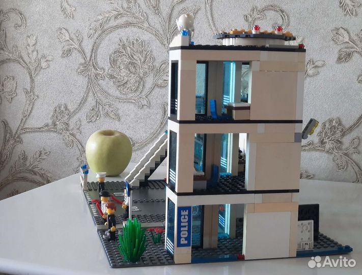 Lego City полицейский участок