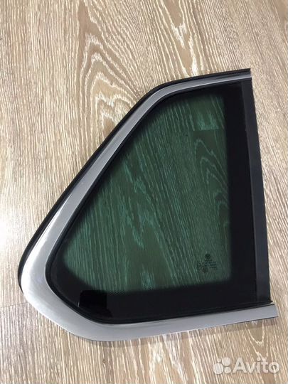 Стекло заднего правого крыла Фольксваген Тигуан