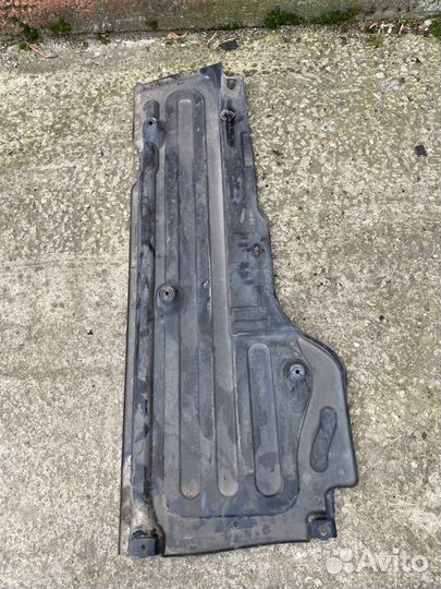 Защита пола передняя левая Mercedes W211