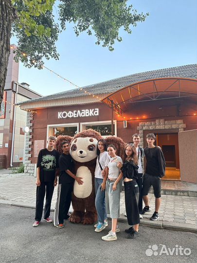 Ростовая кукла поздравит чебурашка