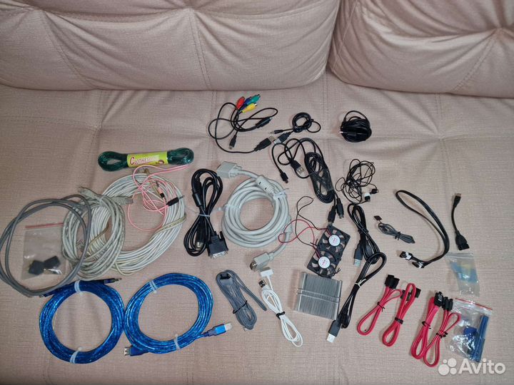 Пакет с проводами и компьютерными железками