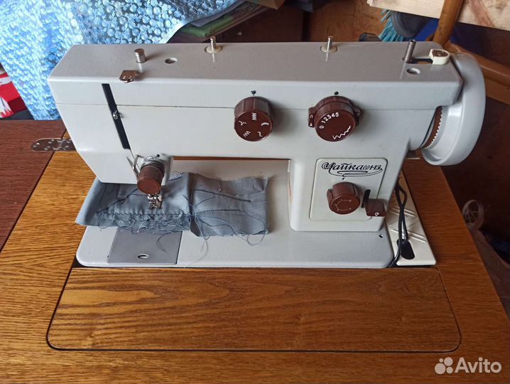 Швейная машина Чайка 143