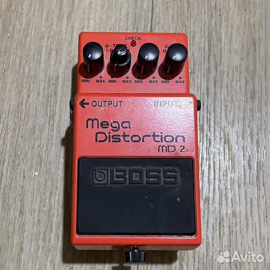 Гитарная педаль boss mega distortion