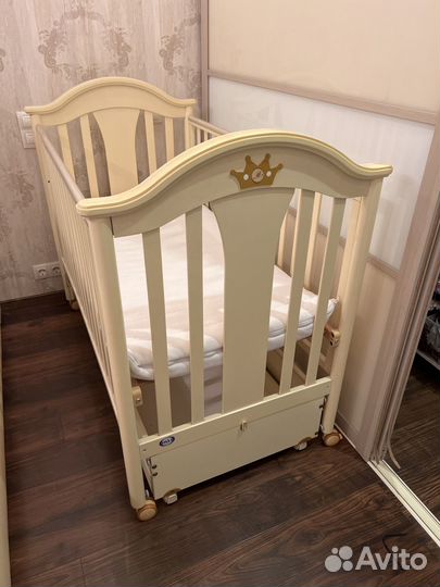 Детская кроватка Pali с маятником и ящиком