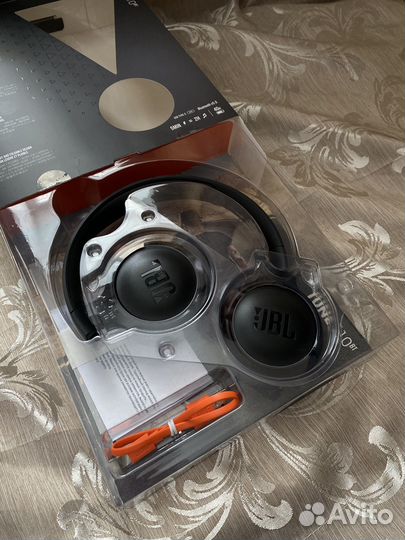 Беспроводные наушники jbl