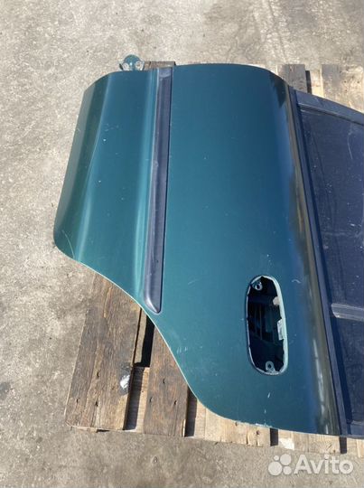 Задняя левая дверь mitsubishi carisma