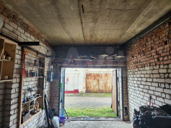 Гараж, > 30 м²