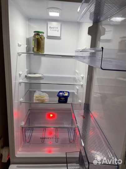 Холодильник Beko HarvestFresh rcnk310e20vw
