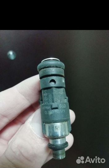 Топливная рампа гольф 4 с форсунками