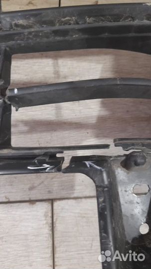 Решетка в бампер правая Toyota Land Cruiser 200 С