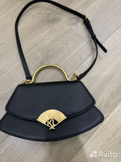 В носке 2 раза. Кожа