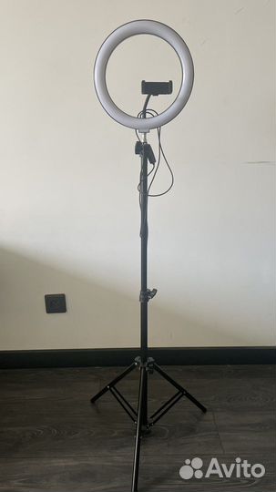 Кольцевая светодиоидная лампа