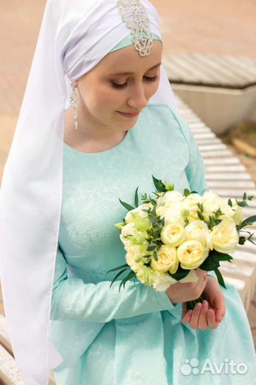 Платье на никах