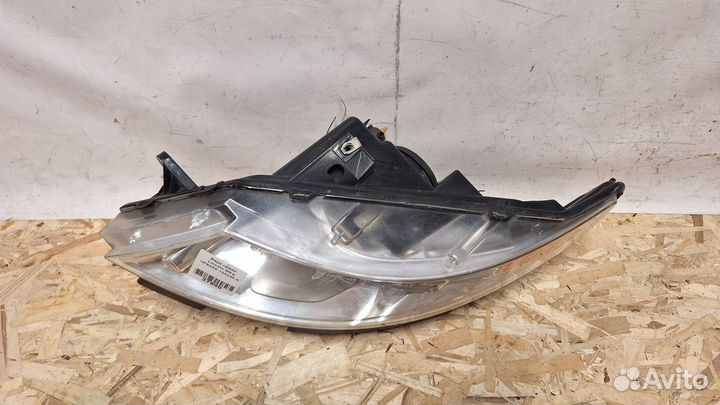 Фара левая Lincoln MKS 2009-2012 VP8A5X-13A045-A