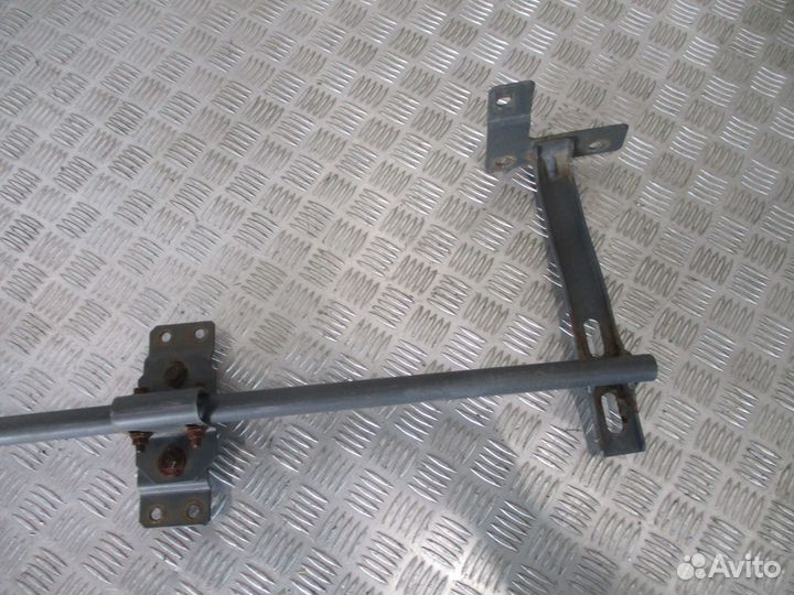 Кронштейн спойлера Iveco 504024526