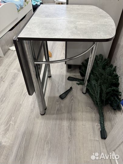 Кухонный стол