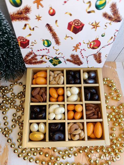 Сладкие новогодние подарки орехи в шоколаде