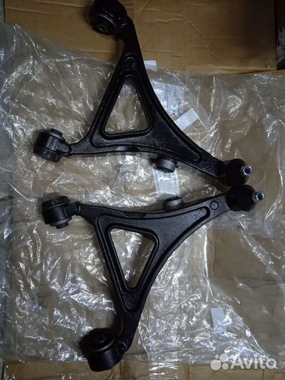 Рычаги передние нижние AWD Chrysler 300C