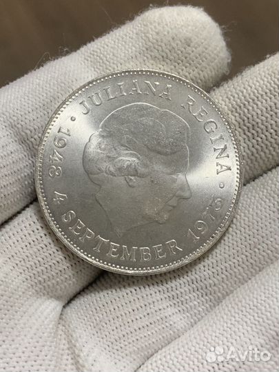 10 гульденов 1973г и 2,5 гульдена 1930г