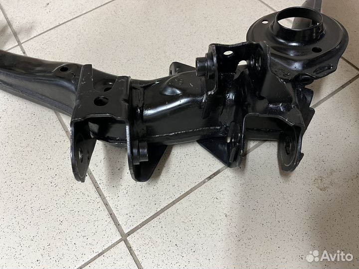 Рычаг задний нижний левый Honda Civic 4D