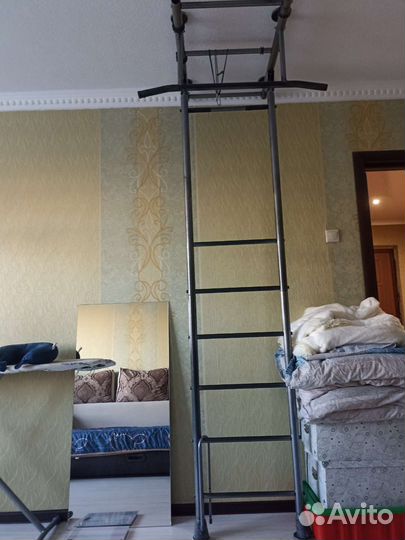 Турник настенный