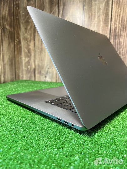 MacBook Pro 15 Mid 2017 16/512