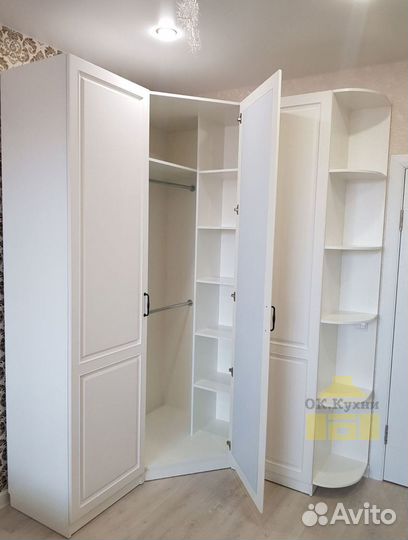 Шкаф темный