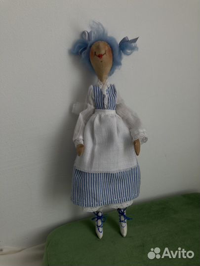 Кукла ручной работы с одеждой