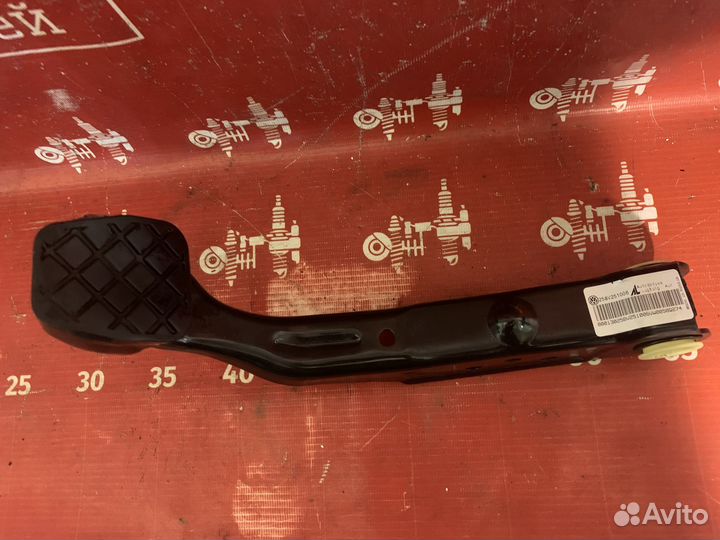 Volkswagen Polo Педаль тормоза