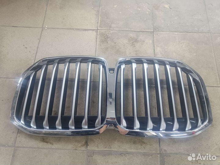 Решётки радиатора машины