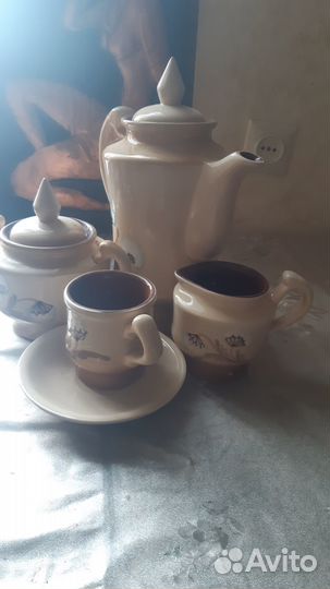 Продам 2 чайных сервиза, два набора стаканов.В хор