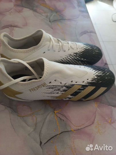 Футбольные бутсы adidas