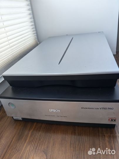 Пленочный сканер Epson v750 pro