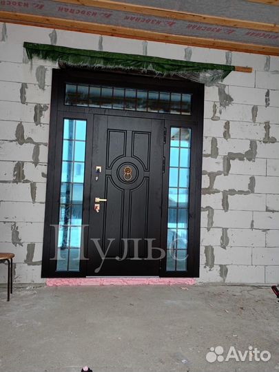 Дверь с терморазрывом и стеклопакетом