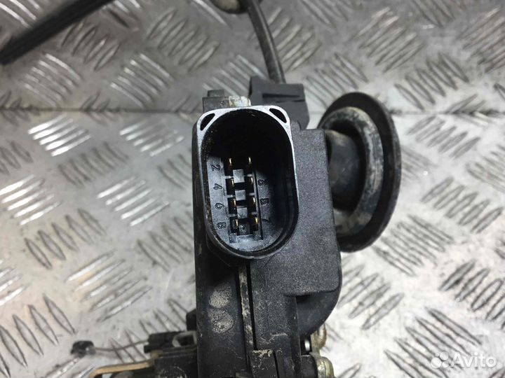 Замок двери передней правой Volkswagen Golf ALH ALH