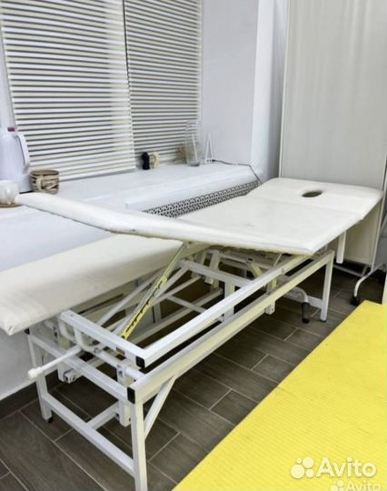 Массажная кушетка с подъемным механизмом