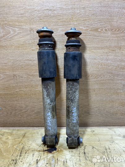 Комплект задних амортизаторов BMW 5 E60 E61 M-tech