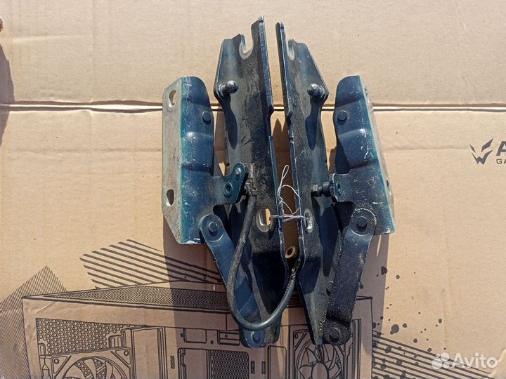 Петли капота BMW 525