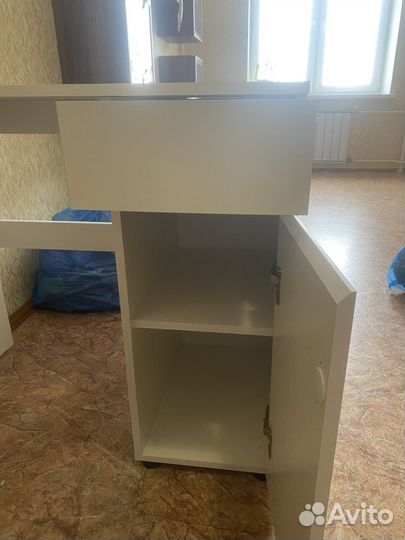 Компьютерный стол IKEA белый