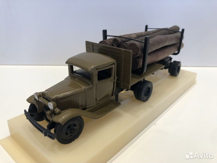 Лесовоз газ-аа с прицепом и лесом ломо